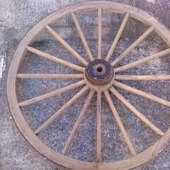 大型アンティーク車輪の画像