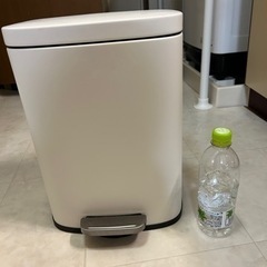 ゴミ箱の画像