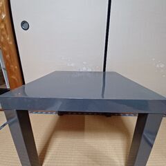 イケアのテーブル