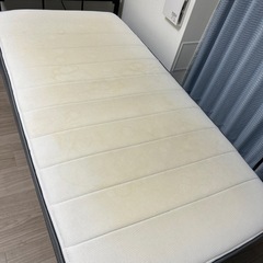 【10月29日受取まで】シングルベッド➕備品付きの画像