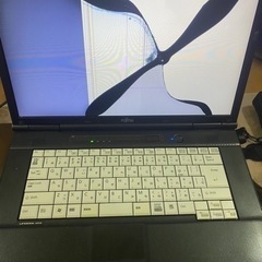 富士通　LIFE BOOK A572 /E 液晶われ