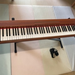 【ほぼ新品】木製電子ピアノ<2023年新モデル>を5,000円でお譲り致しますの画像
