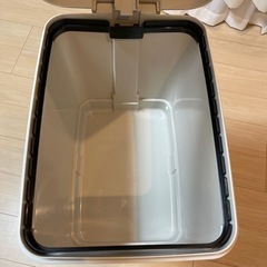 【無料】2段ペダル式ゴミ箱の画像