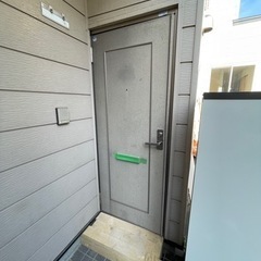 玄関ドアサッシ　一旦〆切ます。