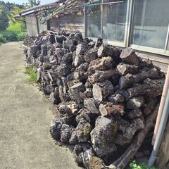 大量の薪