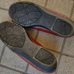 23cm合皮のぺたんこ婦人靴の画像