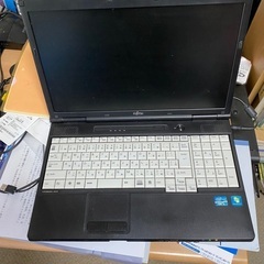 富士通ノートパソコン15インチ　win11認証済　メモリ８G　S...