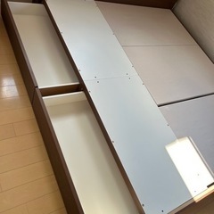 クイーンサイズベット　収納付き