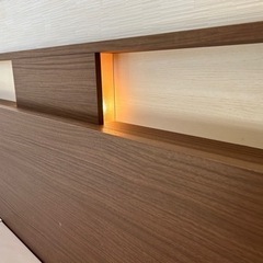 クイーンサイズベット　収納付き