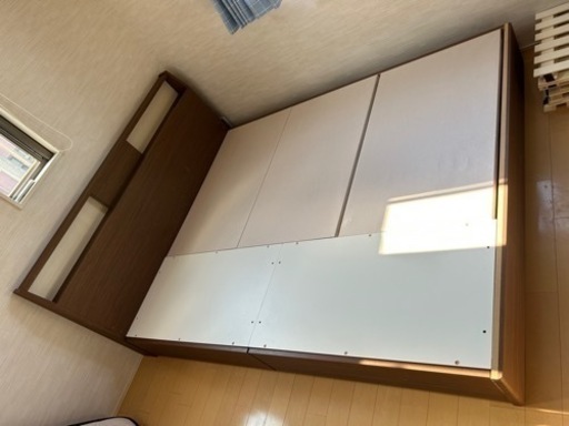 クイーンサイズベット　収納付き