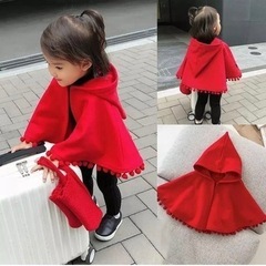 赤いベビーポンチョの画像