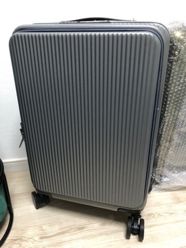 新品　スーツケース