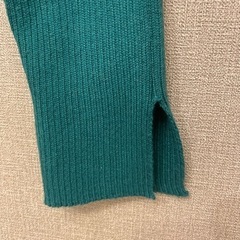 【美品】グリーンのタートルネック　Ｍサイズの画像