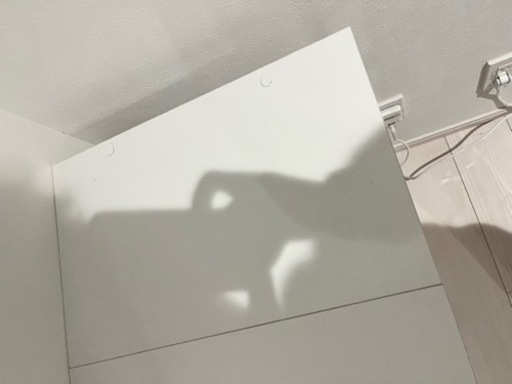 オールホワイトパソコンデスク可動棚付き