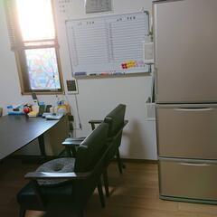 募集中／R／ ダイニングテーブル 応接セット 事務用品 １人用 イス 定価85％off 椅子 ２脚 と テーブル で ２万円の画像