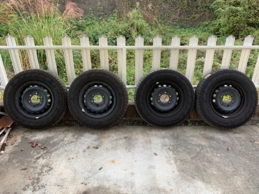 キャラバン純正タイヤ&ホイール(キャップ付き)　4本セット