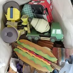 今！小学館の数十冊、数万円分【立体クラフトブック】（1冊１２００円 ） 【作りあげたもの】→ 大きな紙袋 にいれて。            の画像