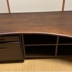 【あげます】【引取限定】ローデスク 棚とチェスト付き パソコンデ...