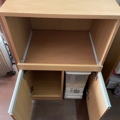 値下げしました！食器棚(ご自宅まで配達します)の画像