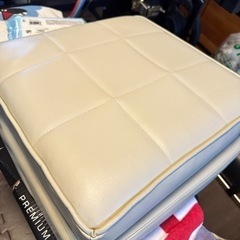 折りたたみ座椅子　二脚　破れありの画像