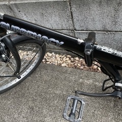 黒，降りたたみ自転車の画像