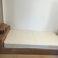 照明付き　シングルベッド　マットレス付き