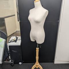 中古（訳アリ）　トルソー　マネキン　女性型　神田店舗