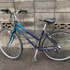 TREK クロスバイク 後輪パンク中
