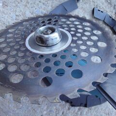 中古 マキタ　充電式草刈り機 MUR143UD　充電器付きの画像