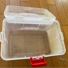 プラスチック道具箱の画像