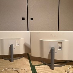 LG 32インチスピーカー付き4Kモニター(２つ)の画像