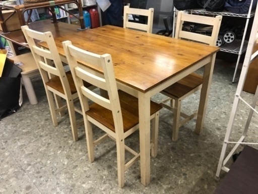 カントリー調でオシャレなダイニングセット