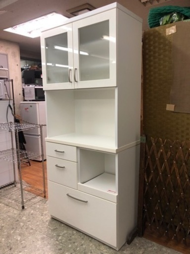 シンプルホワイト食器棚