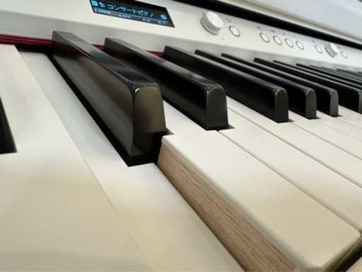 Roland HP704 WH
