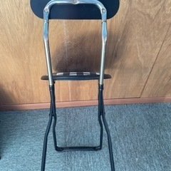 折りたたみ椅子の画像