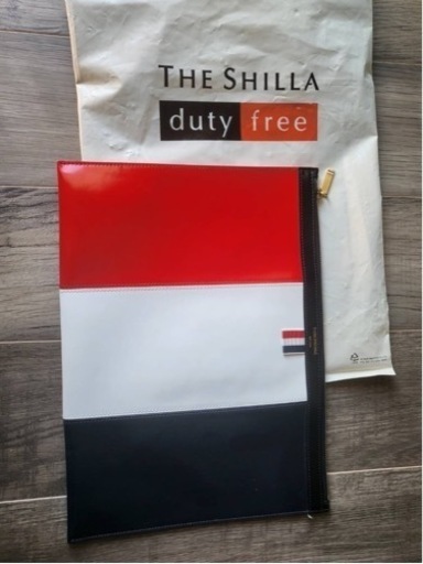 トムブラウンの鞄