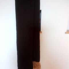 フリンジ付きロングアクリルマフラーの画像