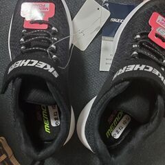 新品　SKECHERS　17センチ　超軽量スニーカー