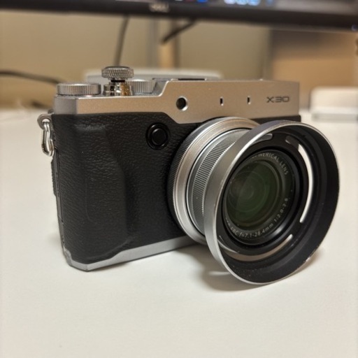 FUJIFILM X30
