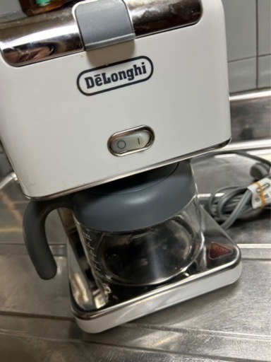 急募【美品】デロンギ ブラン ドリップコーヒーメーカー ホワイト 【6杯用】 CM300J-WH