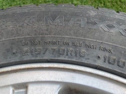 【バリ溝】スタッドレスタイヤ　215/70R16 ホイール付き