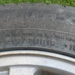 【バリ溝】スタッドレスタイヤ　215/70R16 ホイール付きの画像