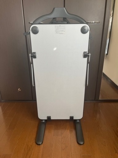 2023年製 ほぼ新品　東芝 ズボンプレッサー シルバー HIP-T36