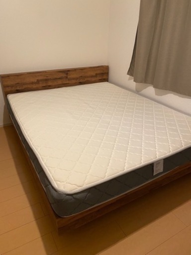 クイーンベッド　コンセント付き