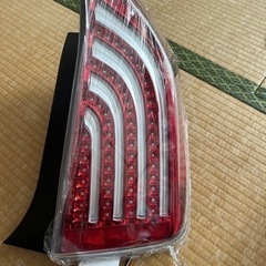 プリウス30テールランプ右だけ