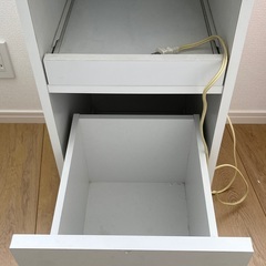 白い棚の画像