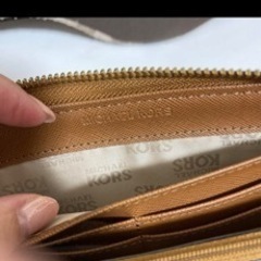 マイケルコース長財布の画像