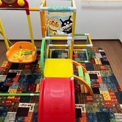 アンパンマンジャングルジム、滑り台、ブランコの画像