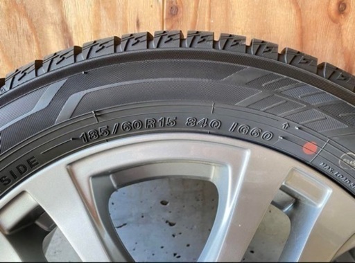 １８５/６０Ｒ１５スタッドレスタイヤ(2021年製)