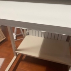 パソコンデスクの画像